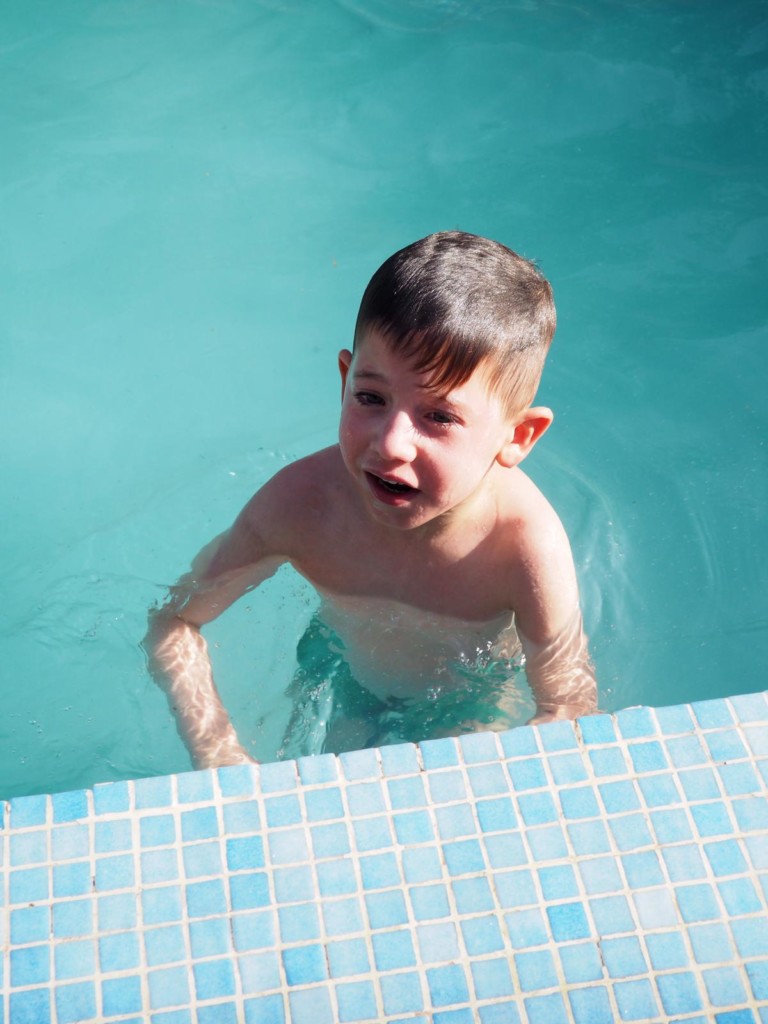 Nacho en la piscina