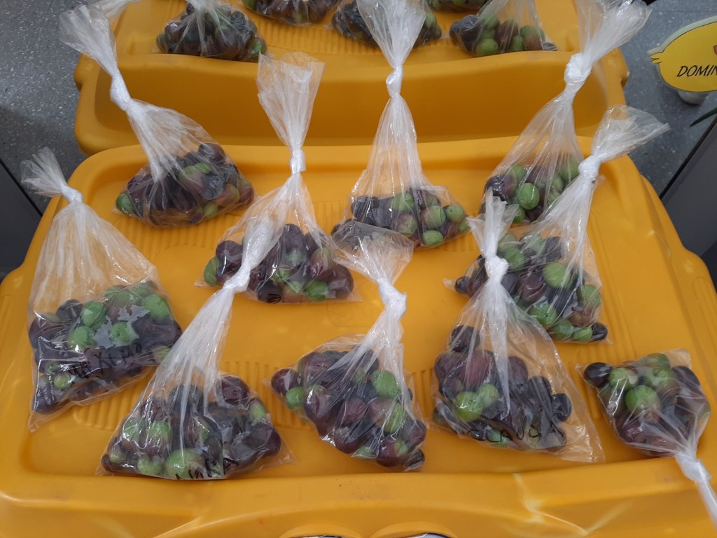 Bolsas individuales con aceitunas