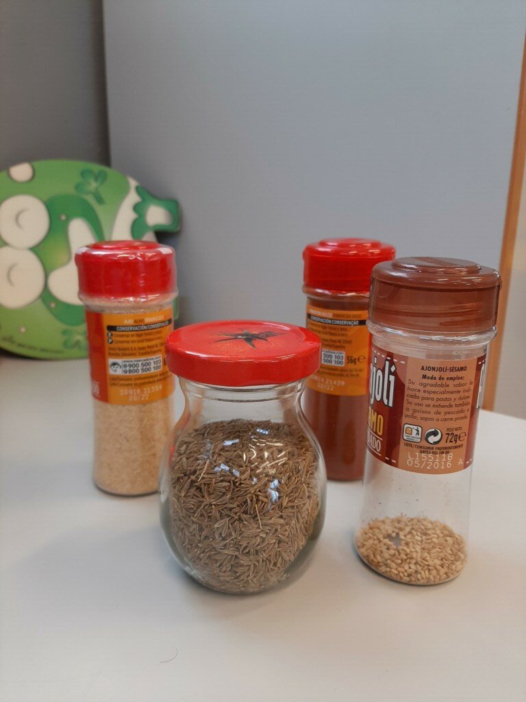 Especias utilizadas: ajo, comino, sésamo y pimentón