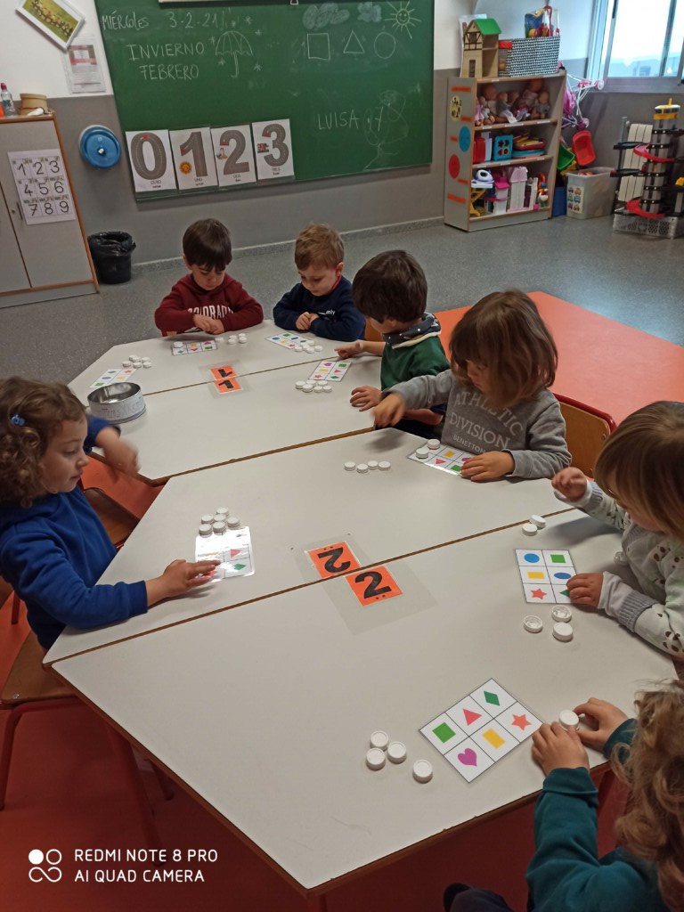 Bingo de formas geométricas.