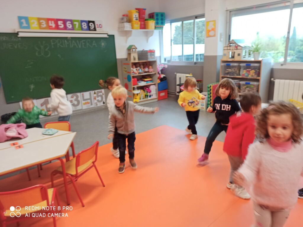 Con el corazón contento.